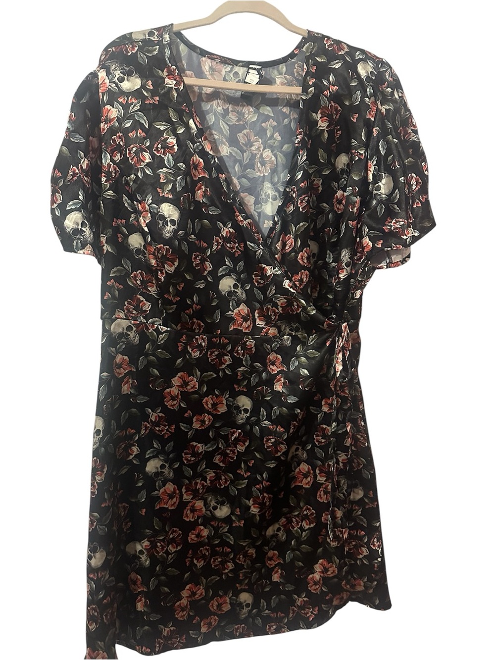 Hot Topic skulls and roses satin dress size 3 plus size